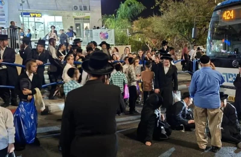 Haredi protesters block traffic during a protest against the arrest of haredi draft dodgers, October 22, 2025. (credit: ISRAEL POLICE SPOKESPERSON'S UNIT)